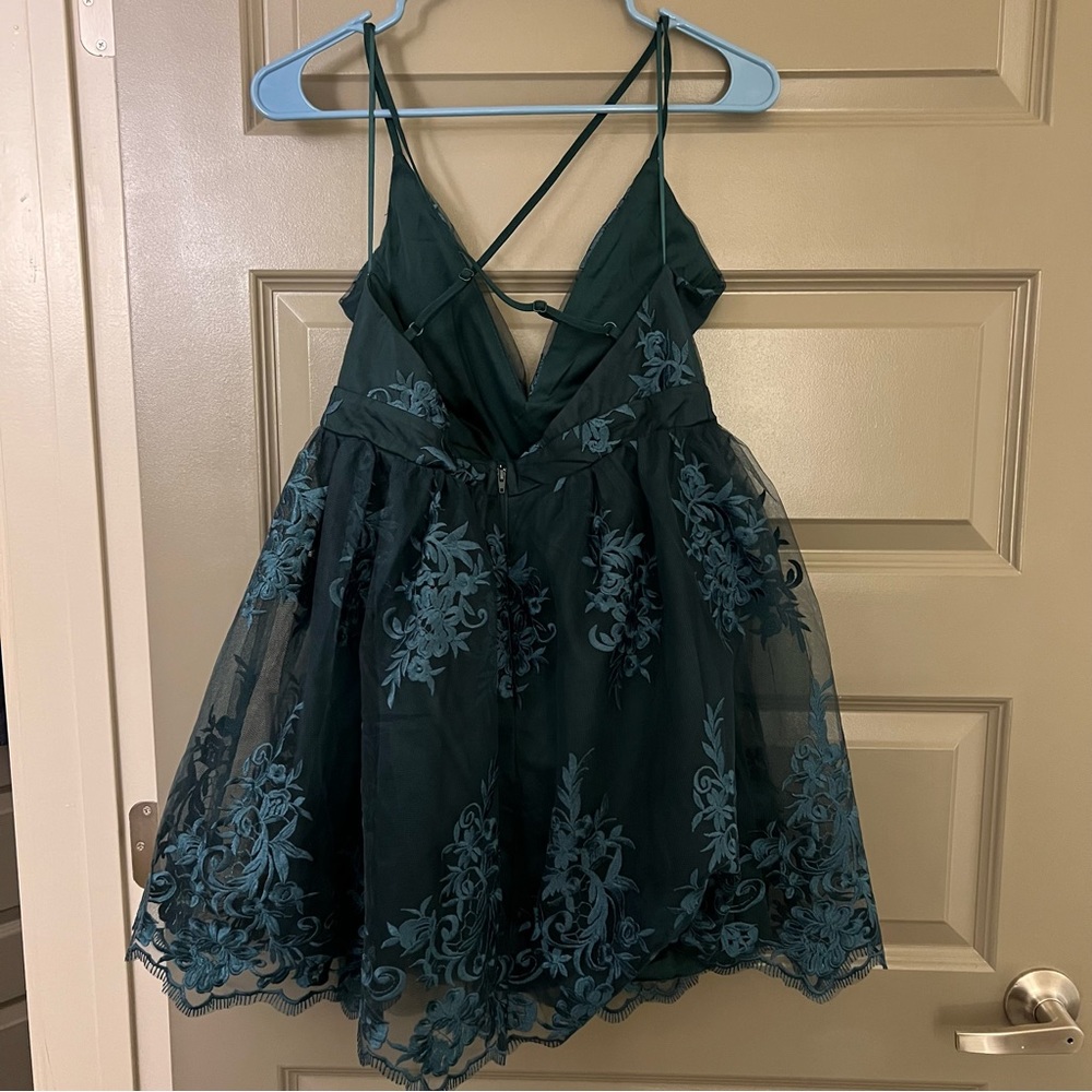 NWT Francesca’s Ellie Deep V Dress - Picture 4 of 7